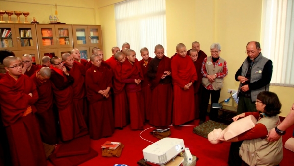 Nuns Train to be Health Workers